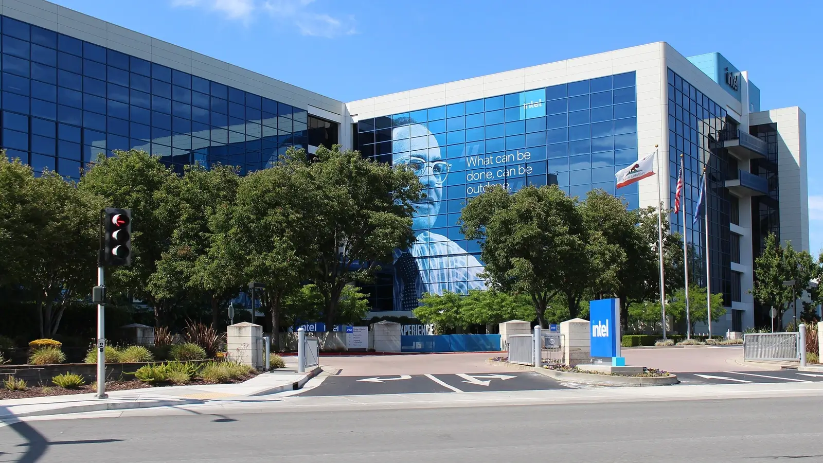 Intel Core Ultra 7 270K Plus Review: A Real AMD Rival in Productivity 2 A Comeback Moment for Intel