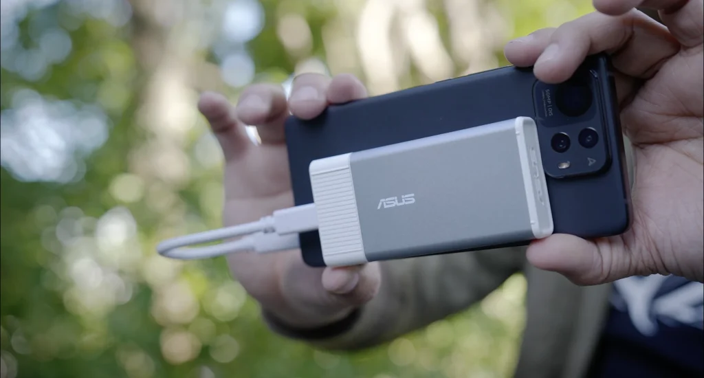 ASUS UGen300: Portable USB AI Accelerator with 40 AI TOPS 2 Pocket-sized ASUS UGen300 next to a regular USB flash drive