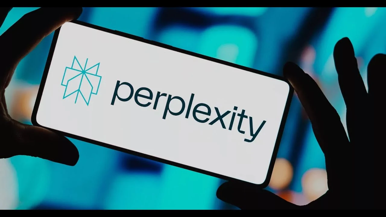 Choosing the Best Chatbot in 2026: ChatGPT, Claude & More 6 Perplexity: Search-Focused Assistant with Built-in Links. Choosing the Best Chatbot in 2026? See how ChatGPT, Claude, Gemini, and Copilot compare for writing, coding, and productivity.